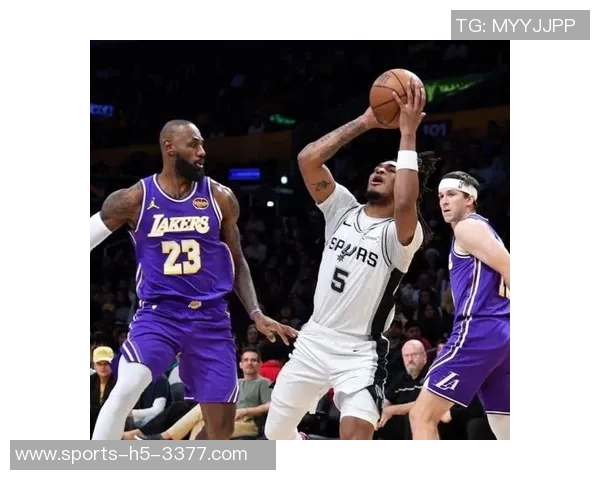 夸梅质疑富保罗言论为何用冠军标准衡量湖人新星里夫斯表现